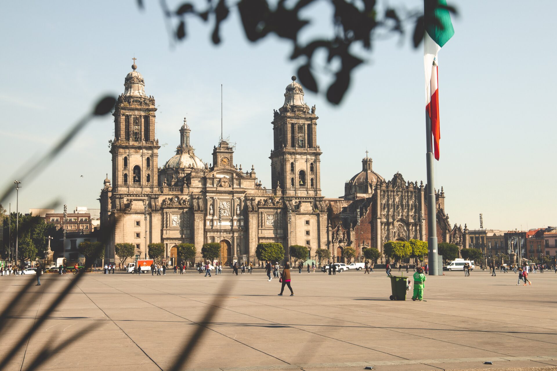 Mexico City City Guide, English Version - Art of Living - Books and  Stationery