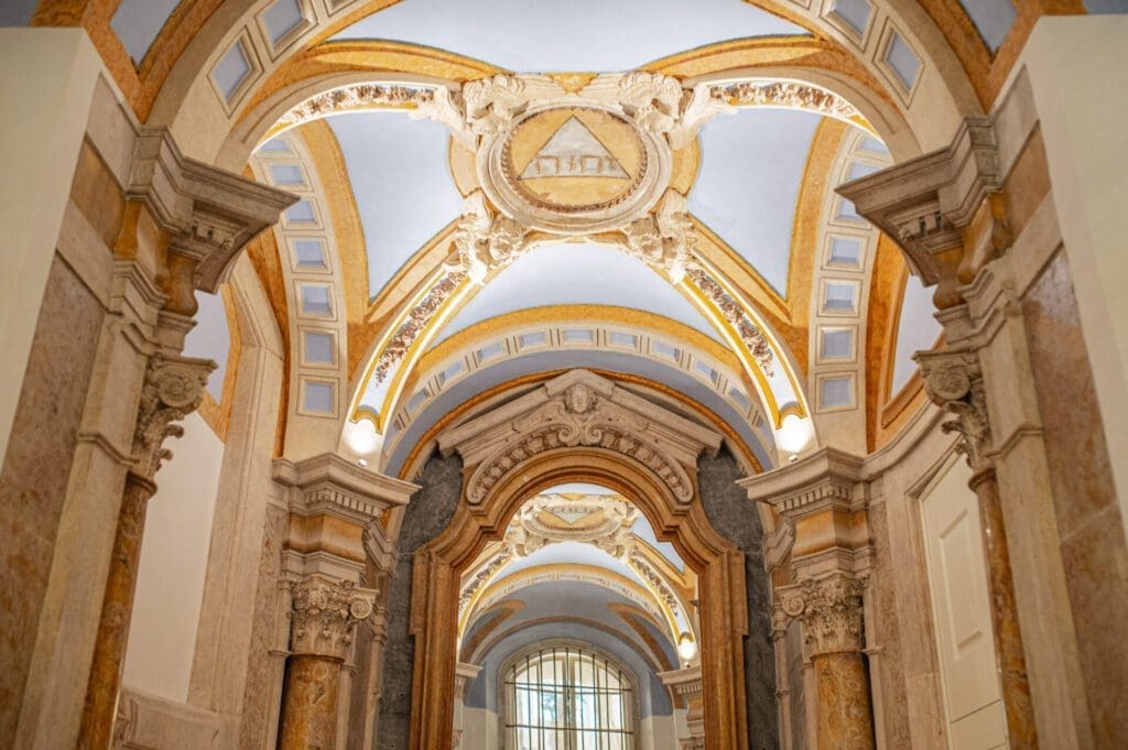 Palácio Ludovice, Lisbon | the vaulted roof the opulent chapel