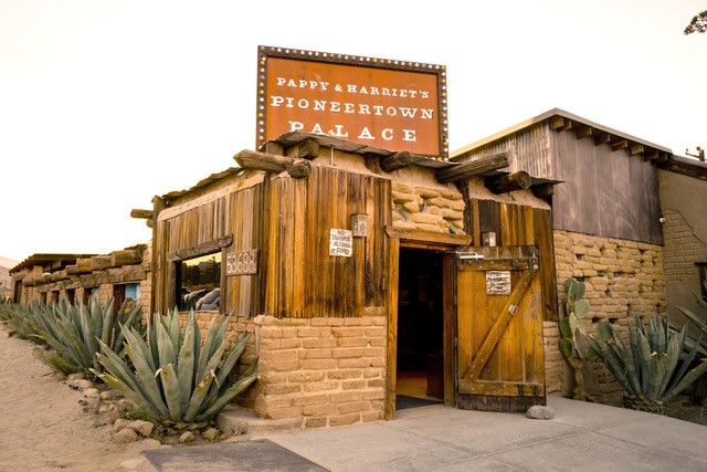 The best things to do in Joshua Tree | the rustic exterior of Pappy & Harriet’s Pioneertown Palace