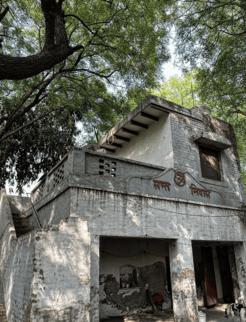 Anica Mann of Delhi Houses | A serai, or passersby's house, built by a family next to their temple to house wandering ascetics