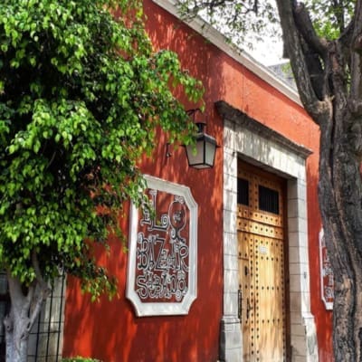 The best vintage shops and markets in Mexico City | El Bazaar Sábado housed in a traditional terracotta building