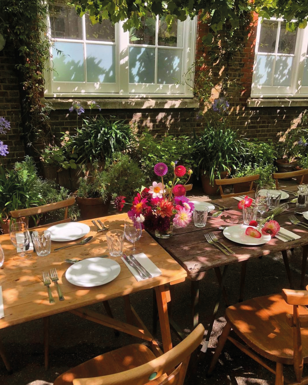 the outdoor terrace at Rochelle Canteen