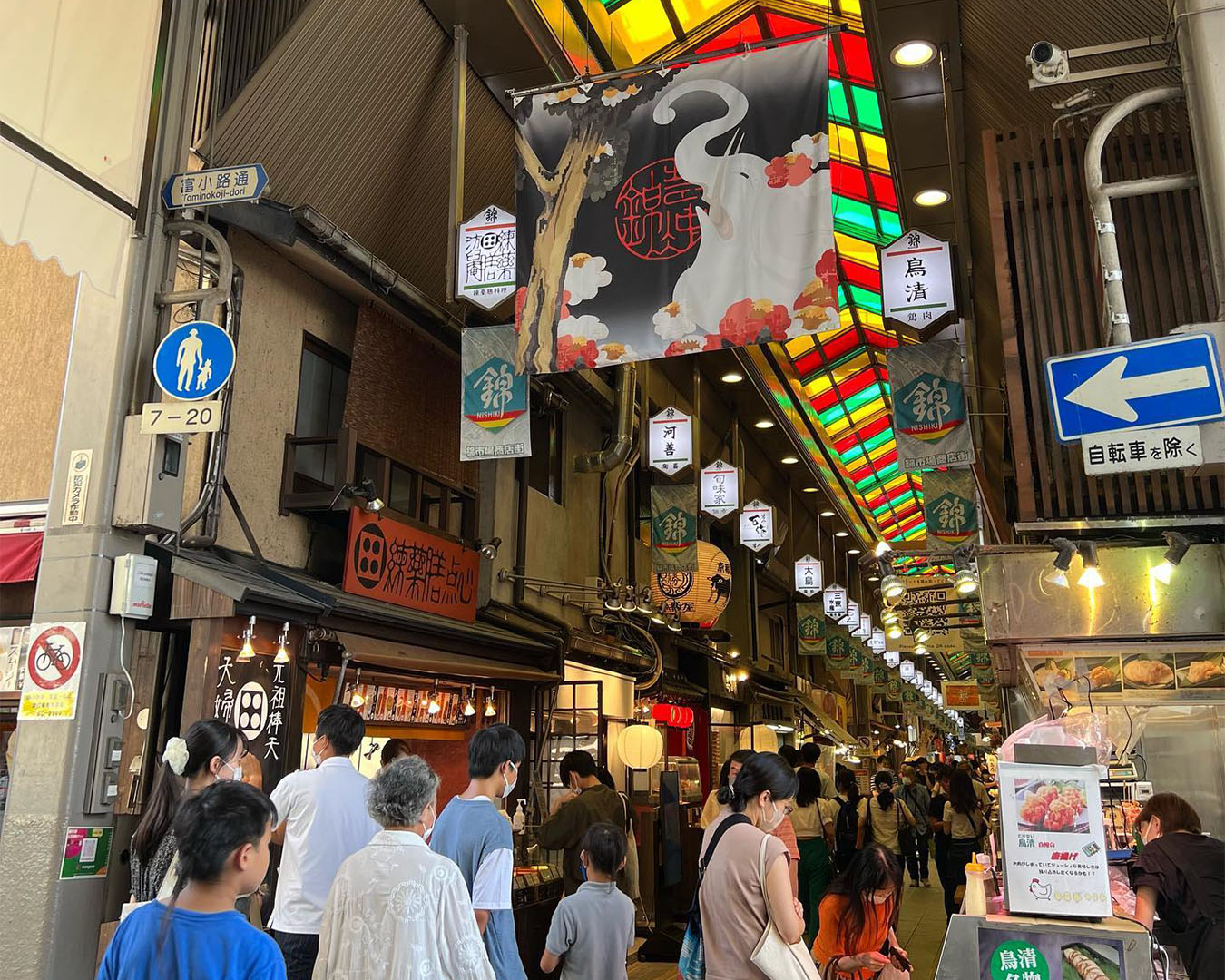 Crowds browswing Nishiki Market in Kyoto.