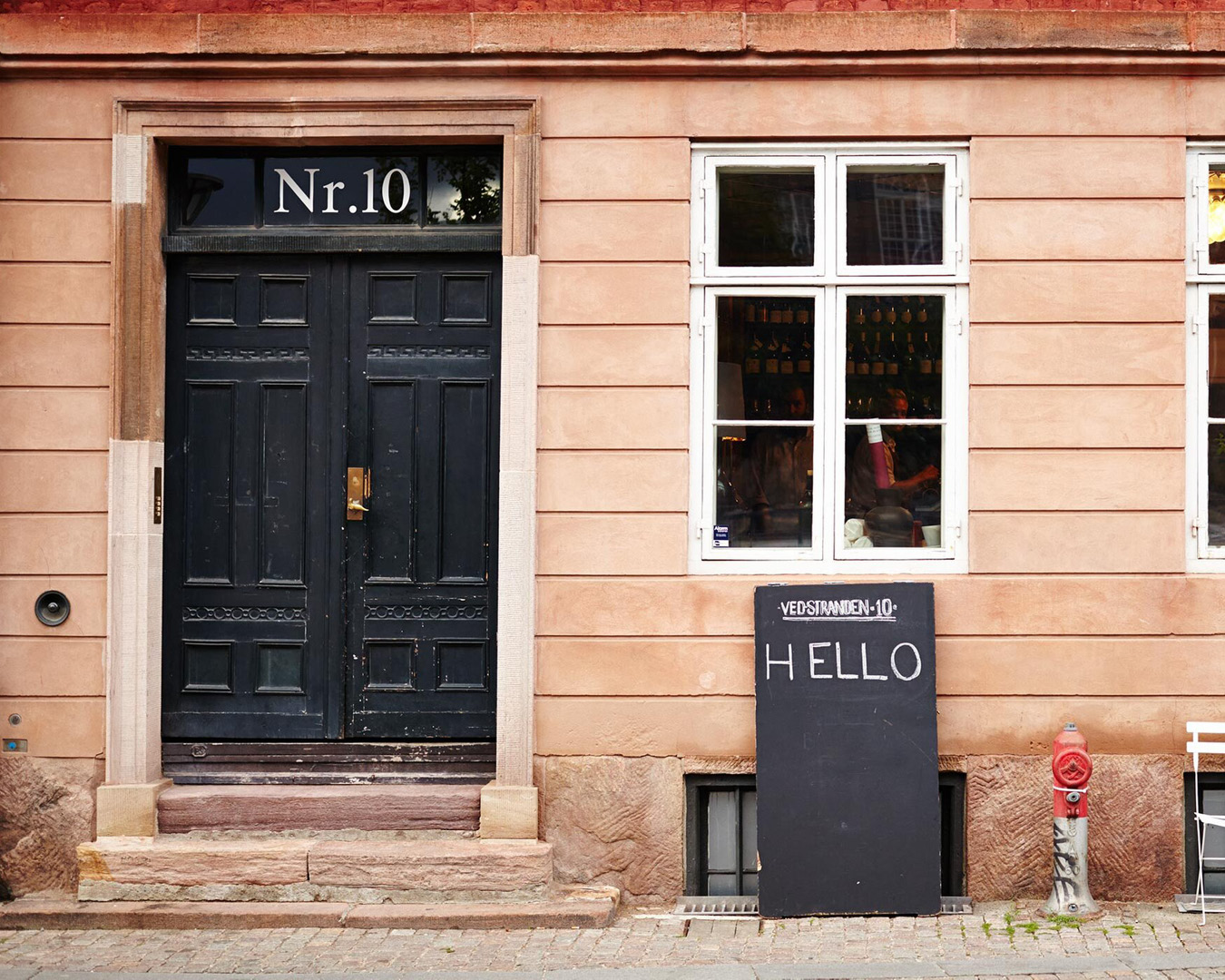 The grand front doors of Ved Stranden 10 bar in Copenhagen K