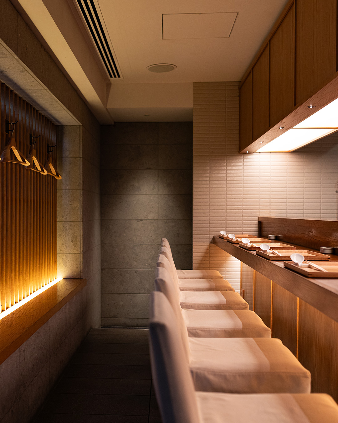 Counter seating at Ginza Hachigou. Photography by Yuuki Tadokoro